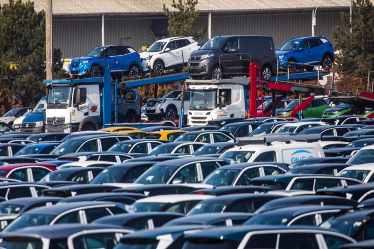 Qytetarët e Kosovës shpenzuan 650 milionë euro për vetura të reja në vitin 2025