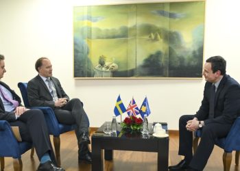 Kurti priti në takim të përbashkët ambasadorin e Suedisë dhe Mbretërisë së Bashkuar