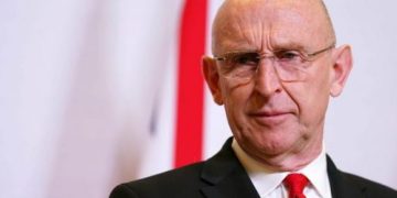 Healey: Mund të përdorim naftën e sekuestruar ruse për të ndihmuar Ukrainën