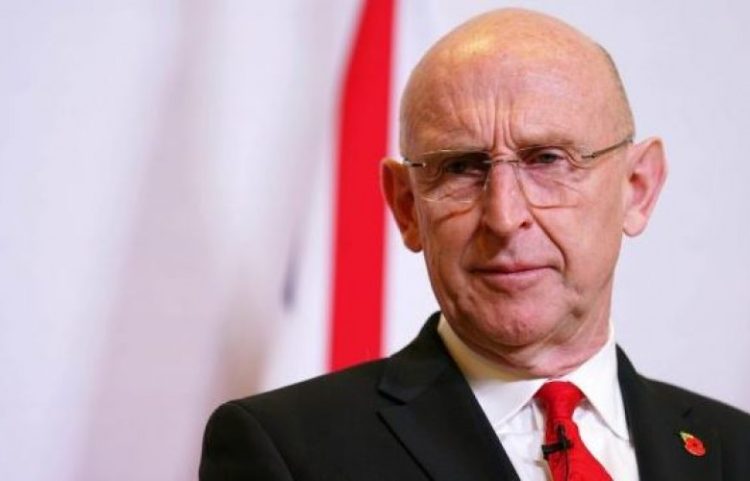 Healey: Mund të përdorim naftën e sekuestruar ruse për të ndihmuar Ukrainën