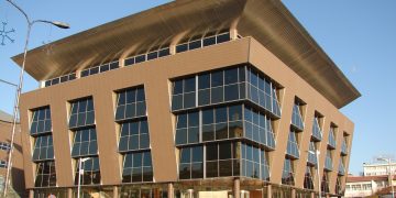 MASHTI merr vendim për rishikim kurrikulash për klasat nga 1 deri në 9