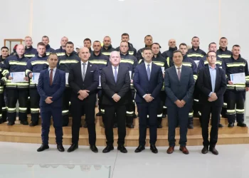 Sveçla mori pjesë në diplomimin e kadetëve që përfunduan trajnimin profesional për zjarrfikës