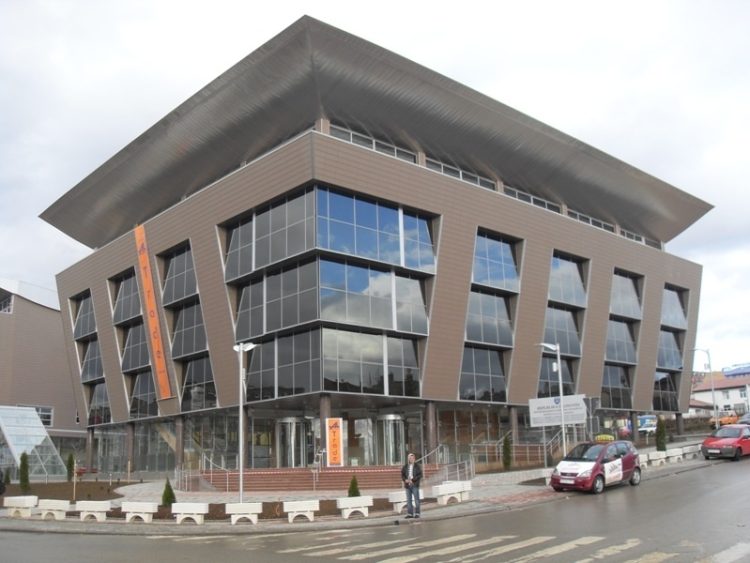 MASHTI tërheq 16 licenca të mësimdhënësve