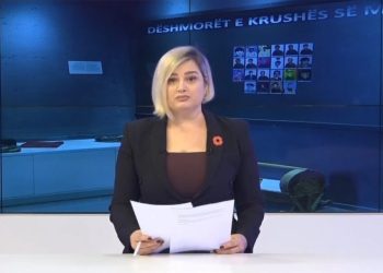 Prekëse: Prezantuesja e RTK-së nuk arriti t’i mbante lotët teksa jepte lajmin për përkujtimin e m@sakrës ku ia vr@në babain