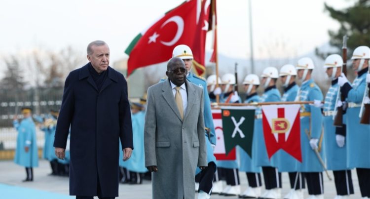 Presidenti Erdogan priti me ceremoni zyrtare presidentin e Nigerisë