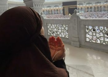Rike Roçi kryen ritualin e Umres: Faleminderit Zot që më zgjodhe ndër mysafirët e Tu