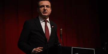 Kryeministri Kurti mori pjesë në Akademinë “Flaka e Janarit”