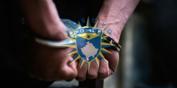 Tre policë të lënduar nga su*lmi, arr*estohet i dyshuari