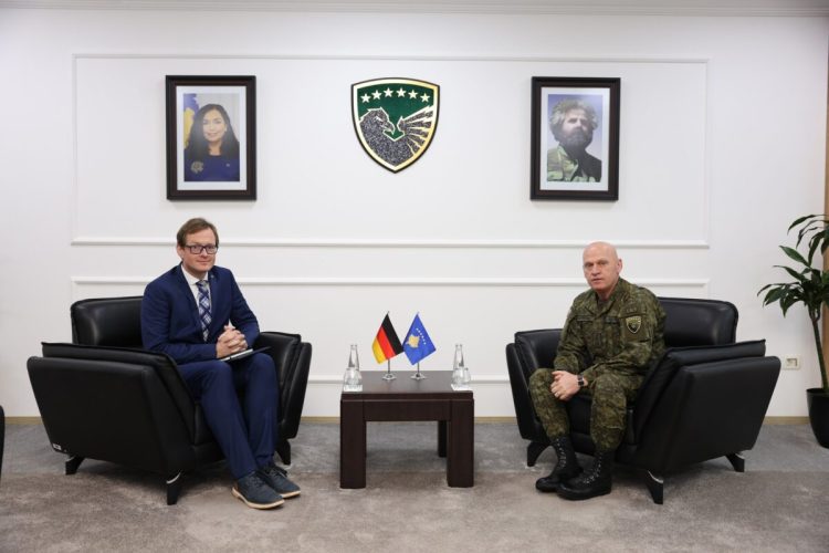 Komandanti i FSK-së priti në takim të ngarkuarin me punë të Ambasadës së Gjermanisë në Kosovë