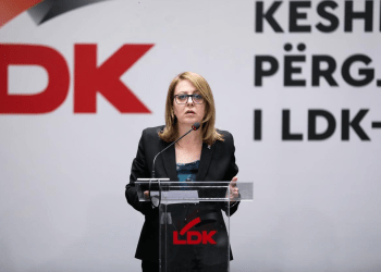 Hykmete Bajrami jep dorëheqje nga pozita e nënkryetares së LDK-së, kërkon edhe dorëheqjen e Abdixhikut