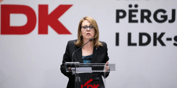 Hykmete Bajrami jep dorëheqje nga pozita e nënkryetares së LDK-së, kërkon edhe dorëheqjen e Abdixhikut