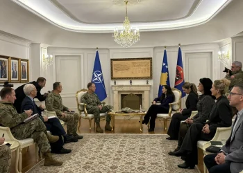 Osmani takon komandantin e Komandës së NATO-s në Napoli, diskutojnë për sigurinë dhe stabilitetin rajonal