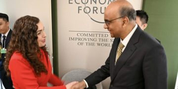 Osmani takon presidentin e Singaporit, i kërkon heqjen e vizave edhe për qytetarët e Kosovës