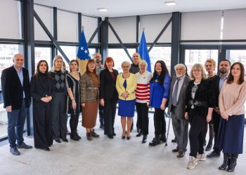 Gërvalla priti në takim gazetarët nga Ukraina