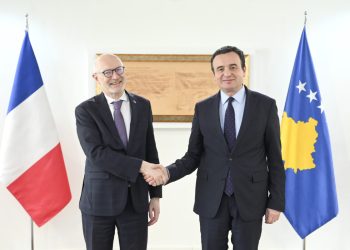 Kurti takohet me ambasadorin francez, theksohet mbështetja e Francës për Kosovën