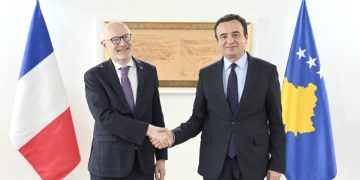 Kurti takohet me ambasadorin francez, theksohet mbështetja e Francës për Kosovën