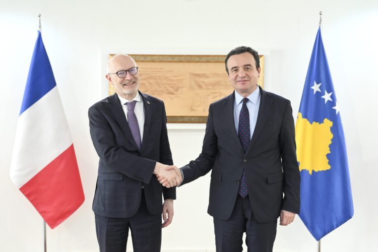 Kurti takohet me ambasadorin francez, theksohet mbështetja e Francës për Kosovën