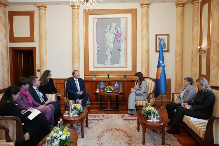 Haxhiu takon Orav, diskutohen zhvillimet politike e prioritetet e Kuvendit