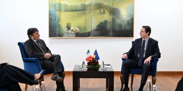 Kurti takohet me ambasadorin italian, diskutojnë zhvillimet e fundit politike