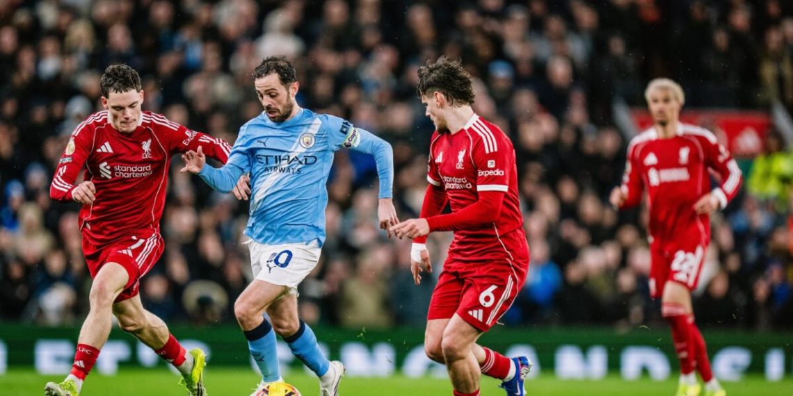 Man City fiton pas pesë vitesh në ‘Anfield’ dhe vazhdon luftën për titull