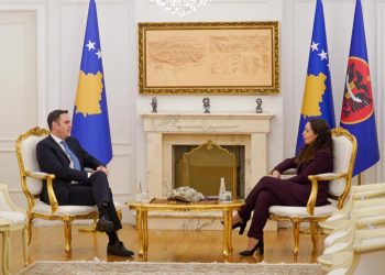 Abdixhiku takohet me Osmanin, thotë se biseduan për Bordin e Paqes