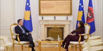 Abdixhiku takohet me Osmanin, thotë se biseduan për Bordin e Paqes