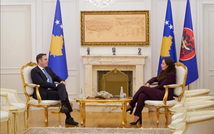 Abdixhiku takohet me Osmanin, thotë se biseduan për Bordin e Paqes