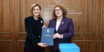 Kusari Lila pranon detyrën e ministres