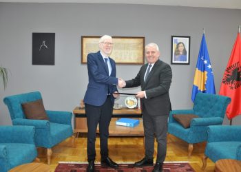 Sveçla dorëzon detyrat e digjitalizimit e administratës publike te Jagxhiu