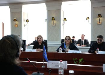 Bajrami kërkon heqjen e plotë të masave, zyrtarja e BE-së vlerëson orientimin gjeostrategjik të Kosovës