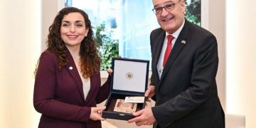 Osmani takohet me presidentin e Zvicrës, flasin për rolin e mërgatës