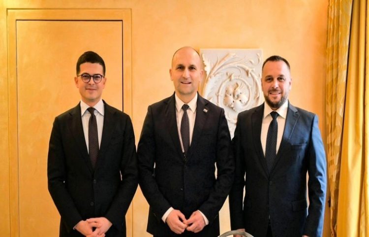 Maqedonci diskuton bashkëpunimin ushtarak me Kroacinë dhe Shqipërinë