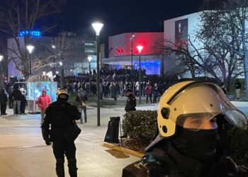 Dh*unë në Novi Sad: Studentët akuzojnë mbështetësit e pushtetit për su*lm