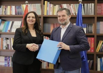 Hajrulla Çeku merr detyrën e Ministrit të Arsimit dhe Shkencës