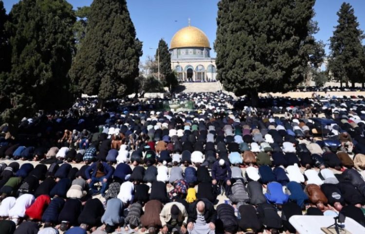 80.000 besimtarë në lutjet e xhumasë së parë të Ramazanit në Jerusalem
