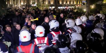 Shtatë policë të lënduar gjatë protestës së opozitës, pesë po trajtohen në Spitalin e Traumës