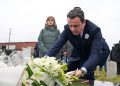 Albin Kurti i kujton aktivistët Mon Balaj dhe Arben Xheladinin në 19 vjetorin e vr@sjes
