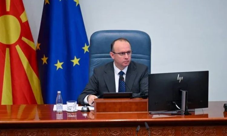 Afrim Gashi uron Albulena Haxhiun për zgjedhjen në krye të Kuvendit të Kosovës