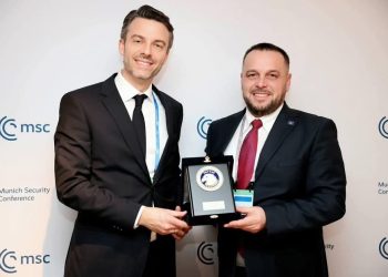 Ministria e Mbrojtjes nënshkruan kontratë me Mercedes