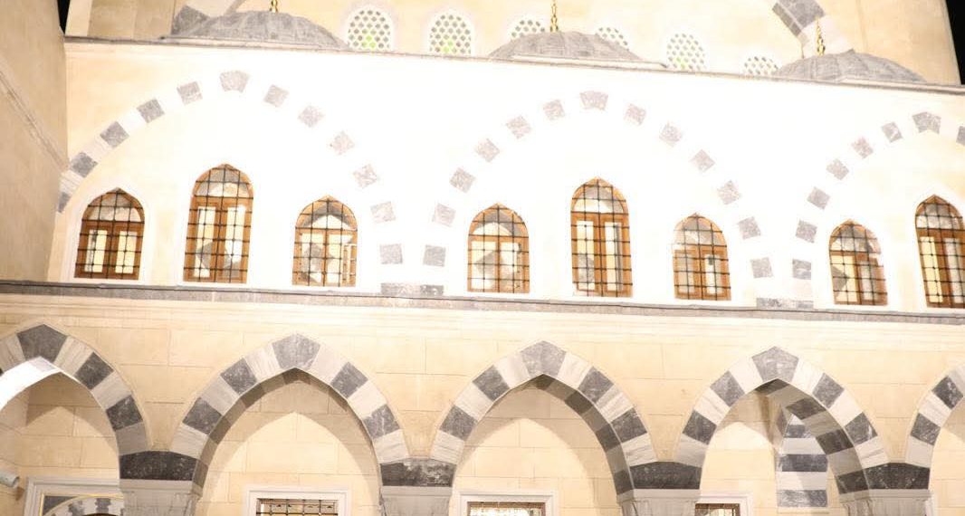 Mexhiti uron besimtarët për Ramazanin dhe xhaminë në Fushë Topanë: Le të mbushet xhamia e re me lutje të sinqerta, me hapa besimtarësh dhe me paqe