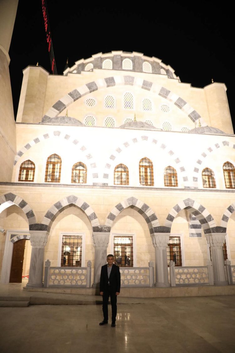 Mexhiti uron besimtarët për Ramazanin dhe xhaminë në Fushë Topanë: Le të mbushet xhamia e re me lutje të sinqerta, me hapa besimtarësh dhe me paqe