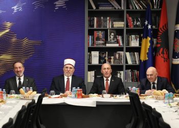 Ramush Haradinaj shtron iftar për Bashkësinë Islame të Kosovës