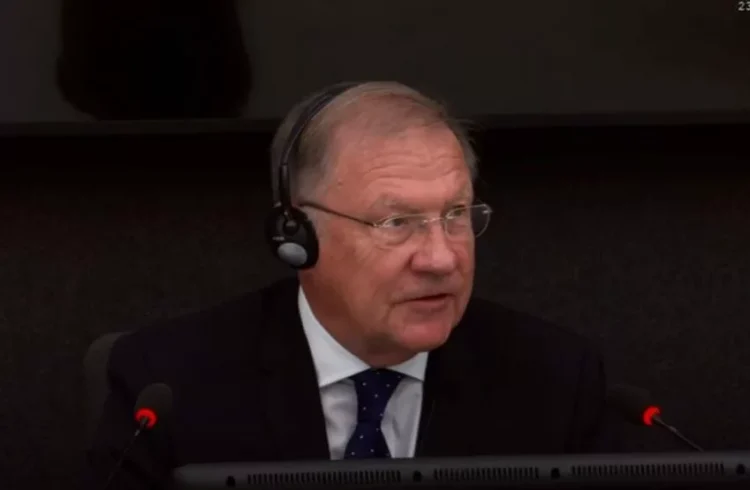 Dëshmitari i Thaçit, Duncan, “godet” prokurorinë në Hagë: Pres me padurim…