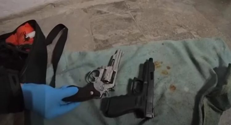 Katër të arrestuar në Shqipëri, trafikonin armë nga Kosova