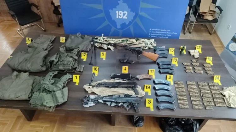 Veri, policia gjen sërish armë, antiplumb ushtarak, municion dhe mjete të tjera ilegale