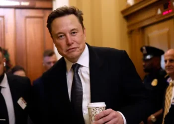 Musk e quan kryeministrin spanjoll një “tiran” – pas planit për të ndaluar fëmijët nën 16 vjeç nga mediat sociale