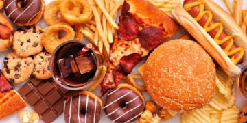 Ushqimet ultra të përpunuara po krijojnë varësi si cigaret