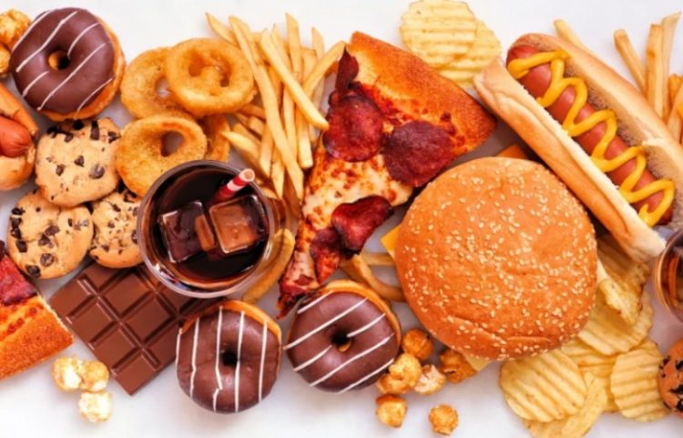 Ushqimet ultra të përpunuara po krijojnë varësi si cigaret