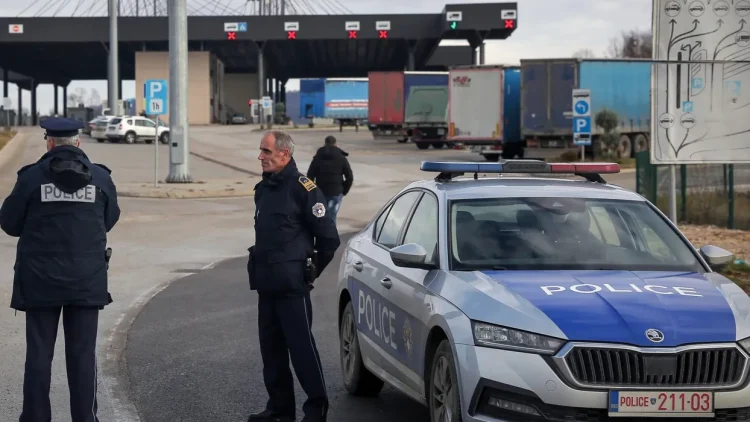 Serbia arreston qytetarë të Kosovës në kufi nën arsyetimin e “krimeve të luftës”