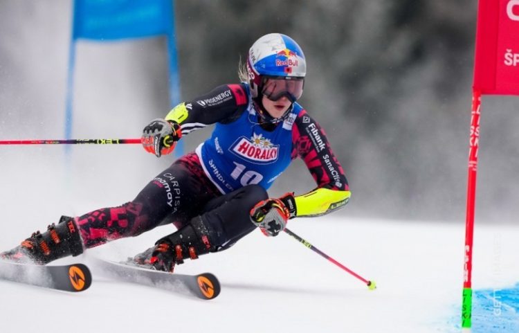 Në 19 vjeç, Lara Colturi shkruan historinë dimërore të Shqipërisë